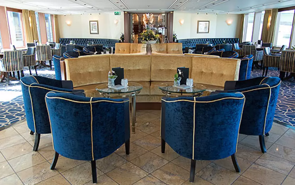 Tauck MS Sapphire Interior Panorama Bar.jpg